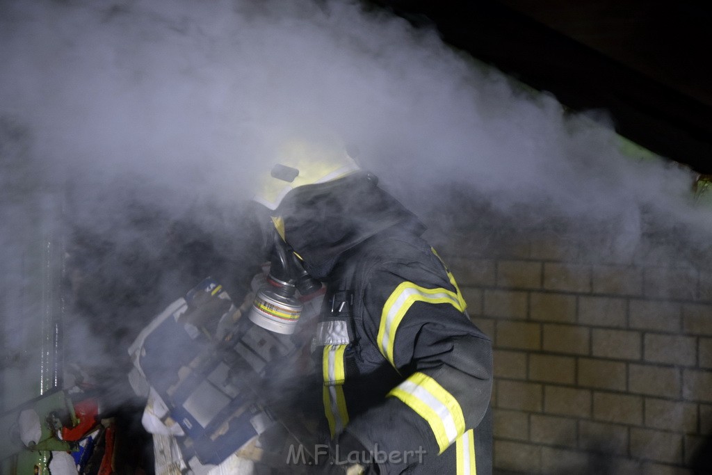 Feuer Papp Presscontainer Koeln Hoehenberg Bochumerstr P369.JPG - Miklos Laubert